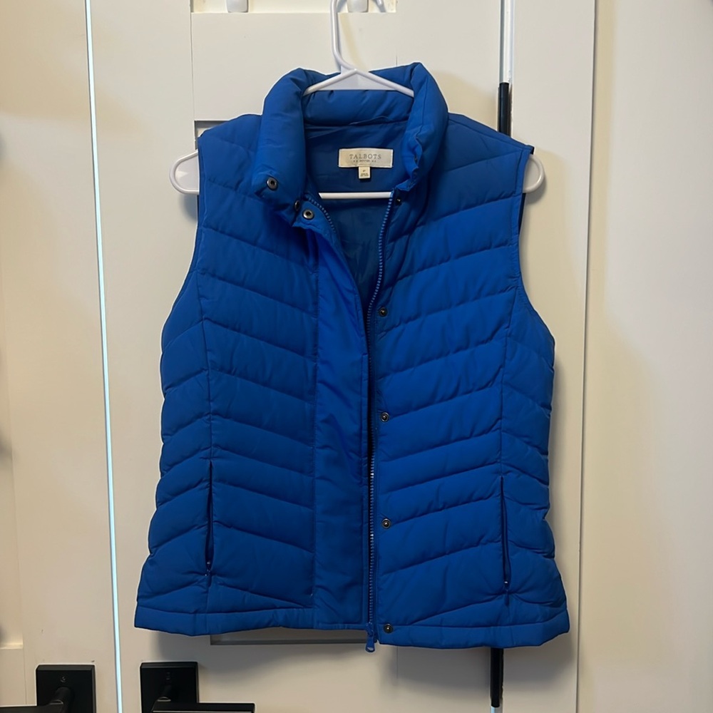 Royal blue vest, size “p” but fits like a 2p-4p
Condition is like new.
